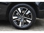 Volvo XC60 T6 Plug-in hybrid AWD Plus Dark | Head Up Display | 360 Graden Camera | Panoramisch Schuif-/Kanteldak | All Season banden | Google Navigatie | Semi Elektrische Trekhaak | Adaptieve Cruise Control | BLIS |