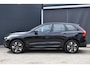 Volvo XC60 T6 Plug-in hybrid AWD Plus Dark | Head Up Display | 360 Graden Camera | Panoramisch Schuif-/Kanteldak | All Season banden | Google Navigatie | Semi Elektrische Trekhaak | Adaptieve Cruise Control | BLIS |