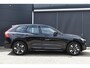Volvo XC60 T6 Plug-in hybrid AWD Plus Dark | Head Up Display | Semi elektrische trekhaak | 360 Graden Camera | Panoramisch Schuif-/Kanteldak | All Season banden | Google Navigatie | Adaptieve Cruise Control | BLIS |
