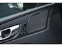 Volvo XC60 T6 Plug-in hybrid AWD Plus Dark | Head Up Display | 360 Graden Camera | Panoramisch Schuif-/Kanteldak | All Season banden | Google Navigatie | Semi Elektrische Trekhaak | Adaptieve Cruise Control | BLIS |