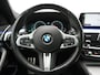 BMW 5-Serie Touring 520i M Sport 184pk Dealer O.H. | Panodak | Head Up | 360 Camera | Lederen Comfortzetels Memory & Verwarmd | Sfeerverlichting | Blis | Apple Carplay | Stuur Verwarmd | Adaptive LED | Navigatie | DAB | 19"L.M |