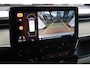 Volkswagen ID. Buzz 1st 77kWh SOH 94,55% | 204PK / 150kW, NL auto, wegklapbare trekhaak, 20" 'Solna' LMV, LED Matrix (IQ.Lights), stoel- en stuurwielverwarming, privacy glas, achteruitrijcamera, climatronic, adaptieve cruise control (acc), navigatie, keyless entry & go, verwarmbare voorruit, 2x schuifdeur, DAB+, Apple Carplay / Android Auto, elektrisch verstel-, verwarm- en inklapbare buitenspiegels, multifunctioneel stuurwiel, parkeersensoren voor en achter (pdc)