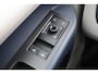 Volkswagen ID. Buzz 1st 77kWh SOH 94,55% | 204PK / 150kW, NL auto, wegklapbare trekhaak, 20" 'Solna' LMV, LED Matrix (IQ.Lights), stoel- en stuurwielverwarming, privacy glas, achteruitrijcamera, climatronic, adaptieve cruise control (acc), navigatie, keyless entry & go, verwarmbare voorruit, 2x schuifdeur, DAB+, Apple Carplay / Android Auto, elektrisch verstel-, verwarm- en inklapbare buitenspiegels, multifunctioneel stuurwiel, parkeersensoren voor en achter (pdc)