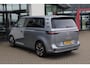 Volkswagen ID. Buzz 1st 77kWh SOH 94,55% | 204PK / 150kW, NL auto, wegklapbare trekhaak, 20" 'Solna' LMV, LED Matrix (IQ.Lights), stoel- en stuurwielverwarming, privacy glas, achteruitrijcamera, climatronic, adaptieve cruise control (acc), navigatie, keyless entry & go, verwarmbare voorruit, 2x schuifdeur, DAB+, Apple Carplay / Android Auto, elektrisch verstel-, verwarm- en inklapbare buitenspiegels, multifunctioneel stuurwiel, parkeersensoren voor en achter (pdc)