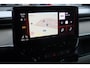 Volkswagen ID. Buzz 1st 77kWh SOH 94,55% | 204PK / 150kW, NL auto, wegklapbare trekhaak, 20" 'Solna' LMV, LED Matrix (IQ.Lights), stoel- en stuurwielverwarming, privacy glas, achteruitrijcamera, climatronic, adaptieve cruise control (acc), navigatie, keyless entry & go, verwarmbare voorruit, 2x schuifdeur, DAB+, Apple Carplay / Android Auto, elektrisch verstel-, verwarm- en inklapbare buitenspiegels, multifunctioneel stuurwiel, parkeersensoren voor en achter (pdc)