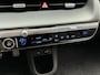 Hyundai Ioniq 5 Lounge 77.4 kWh / SOH 100% / Fabrieksgarantie t/m 03-2028 / 8 jaar Batterijgarantie vanaf nieuw / Dealer onderhouden / CCS snelladen / Trekgewicht 1600 kg / Warmtepomp / Head Up Display / Elektrische achterklep / Rondomzicht camera / Stuur- Stoel & Achterbank verwarming / Stoelventilatie /