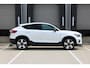 Volvo C40 Recharge Plus 69 kWh | Lichtmetalen Velgen 20" | Panoramadak |Microtech/Nubuck Stoelen| Verwarmbare voorstoelen+stuurwiel | Achteruitrijcamera | Warmtepomp | Adaptieve Cruise Control | Extra Getint Glas Achter|