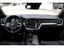 Volvo V60 B3 R-design | Adaptieve Cruise Control met Pilot Assist | Verwarmbare voorstoelen + stuurwiel | Park Assist voor + achter | Parkeercamera | Blind Spot | Elektrisch bedienbare bestuurdersstoel