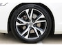 Volvo V60 B3 R-design | Adaptieve Cruise Control met Pilot Assist | Verwarmbare voorstoelen + stuurwiel | Park Assist voor + achter | Parkeercamera | Blind Spot | Elektrisch bedienbare bestuurdersstoel