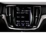 Volvo V60 B3 R-design | Adaptieve Cruise Control met Pilot Assist | Verwarmbare voorstoelen + stuurwiel | Park Assist voor + achter | Parkeercamera | Blind Spot | Elektrisch bedienbare bestuurdersstoel