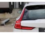 Volvo V60 B3 R-design | Adaptieve Cruise Control met Pilot Assist | Verwarmbare voorstoelen + stuurwiel | Park Assist voor + achter | Parkeercamera | Blind Spot | Elektrisch bedienbare bestuurdersstoel