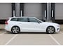 Volvo V60 B3 R-design | Adaptieve Cruise Control met Pilot Assist | Verwarmbare voorstoelen + stuurwiel | Park Assist voor + achter | Parkeercamera | Blind Spot | Elektrisch bedienbare bestuurdersstoel