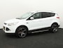 Ford Kuga 1.5 Titanium Styling Pack Trekhaak met afneembare kogel, Bluetooth, Cruise control, Parkeersensor voor en achter, Dakrails, Verwarmde voorruit, Voorstoelen verwarmd. Ruime en comfortabele Ford Kuga 1.5 Titanium Styling Pack met hoge instap en veel rijcomfort. Voorzien van een krachtige en soepele motor, een royale bagageruimte en een luxe Titanium-uitvoer
