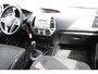 Hyundai i20 1.4i-101pk DynamicVersion. Voor de snelle beslisser, nette Hyundai ! Airco, 5-drs, radio/cd, trekhaak met afneemb. kogel, metallic lak etc.
