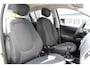 Hyundai i20 1.4i-101pk DynamicVersion. Voor de snelle beslisser, nette Hyundai ! Airco, 5-drs, radio/cd, trekhaak met afneemb. kogel, metallic lak etc.