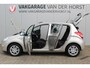 Hyundai i20 1.4i-101pk DynamicVersion. Voor de snelle beslisser, nette Hyundai ! Airco, 5-drs, radio/cd, trekhaak met afneemb. kogel, metallic lak etc.