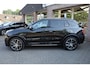 Lynk & Co 01 1.5 261PK! 6.6 Kwh LADEN! BLACKLINE! 360-CAMERA PANO/SCHUIF INFINITY DAB NAVI CARPLAY STOELVERWARMING ELEK.ACHTERKLEP 20"LMV