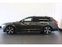 Volvo V90 2.0 T8 AWD R-Design 391PK | Pano | H&K Audio | Head Up | Memory | €31.900,- Incl. BTW.