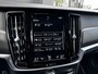 Volvo V90 2.0 T8 AWD R-Design 391PK | Pano | H&K Audio | Head Up | Memory | €31.900,- Incl. BTW.