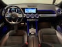 Mercedes-Benz GLB 200 Business Solution AMG Panodak Camera Keyless Sfeerverlichting Night Pakket Trekhaak NL Auto NAP