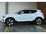 Volvo EX40 Single Motor Extended Range Plus Europa 82 kWh | Semi-Elektrische Trekhaak | Elektrisch Verstelbare Voorstoelen | Stoel + Stuurverwarming | Adaptieve Cruise Control | Dodehoekwaarschuwing |