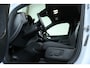Volvo EX40 Single Motor Extended Range Plus Europa 82 kWh | Semi-Elektrische Trekhaak | Elektrisch Verstelbare Voorstoelen | Stoel + Stuurverwarming | Adaptieve Cruise Control | Dodehoekwaarschuwing |