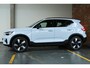 Volvo EX40 Single Motor Extended Range Plus Europa 82 kWh | Semi-Elektrische Trekhaak | Elektrisch Verstelbare Voorstoelen | Stoel + Stuurverwarming | Adaptieve Cruise Control | Dodehoekwaarschuwing |