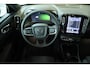 Volvo EX40 Single Motor Extended Range Plus Europa 82 kWh | Semi-Elektrische Trekhaak | Elektrisch Verstelbare Voorstoelen | Stoel + Stuurverwarming | Adaptieve Cruise Control | Dodehoekwaarschuwing |