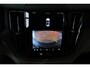 Volvo XC60 2.0 T6 Plug-in hybrid AWD Plus Bright | Semi-Electrische Wegklapbare Trekhaak | Parkeerverwarming | Adaptive Cruise Control | BLIS | 21'' Lichtmetalen velgen | Stoelverwarming | Stuurwielverwarming | Parkeersensoren voor + achter |