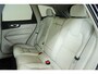 Volvo XC60 2.0 T6 Plug-in hybrid AWD Plus Bright | Semi-Electrische Wegklapbare Trekhaak | Parkeerverwarming | Adaptive Cruise Control | BLIS | 21'' Lichtmetalen velgen | Stoelverwarming | Stuurwielverwarming | Parkeersensoren voor + achter |