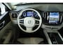 Volvo XC60 2.0 T6 Plug-in hybrid AWD Plus Bright | Semi-Electrische Wegklapbare Trekhaak | Parkeerverwarming | Adaptive Cruise Control | BLIS | 21'' Lichtmetalen velgen | Stoelverwarming | Stuurwielverwarming | Parkeersensoren voor + achter |