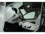 Volvo XC60 2.0 T6 Plug-in hybrid AWD Plus Bright | Semi-Electrische Wegklapbare Trekhaak | Parkeerverwarming | Adaptive Cruise Control | BLIS | 21'' Lichtmetalen velgen | Stoelverwarming | Stuurwielverwarming | Parkeersensoren voor + achter |