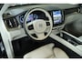 Volvo XC60 2.0 T6 Plug-in hybrid AWD Plus Bright | Semi-Electrische Wegklapbare Trekhaak | Parkeerverwarming | Adaptive Cruise Control | BLIS | 21'' Lichtmetalen velgen | Stoelverwarming | Stuurwielverwarming | Parkeersensoren voor + achter |