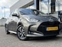 Toyota Yaris 1.5 Hybrid Dynamic / Automaat / NL-Auto / Stoelverwarming / Adaptieve Cruise-Control / Trekhaak! / Apple-Carplay & Android-Auto / LED / DAB Radio-Bluetooth / Getint-Glas / Camera-Achter / 16'' LMV / ENZ.