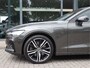 Volvo V60 2.0 T6 Recharge AWD R-Design Navi / HarmanKardon / Lm19'' / Stoel-stuurverw &ventilatie / Autopilot BTW auto / SOH 89% / 2 jaar Apk