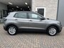 Volkswagen T-Cross 1.0 TSI Life / ADAPTIVE CRUISE/ PARKEER SENSOREN V+A/ APP-CONNECT/ DODEHOEK/ NAVI/ DAB/ AIRCO/ 16'' LMV