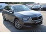 Skoda Kamiq 1.0 TSI 95pk Ambition TOUR / Navigatie by APP / LM 17 inch / Parkeersensoren A / LED / Climate control