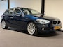 BMW 1-Serie 116i Business+ (PANO, LEER, LED, CRUISE, H&K AUDIO, PARKEERSENSOREN)