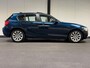 BMW 1-Serie 116i Business+ (PANO, LEER, LED, CRUISE, H&K AUDIO, PARKEERSENSOREN)