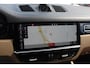 Porsche Cayenne 3.0 E-Hybrid / Trekhaak / Panoramadak / Camera / Head-up / 21'' / Achterasbesturing / Luchtvering / Sportchrono / Bose / Softclose / Dodehoek / Keyless / DAB / Stuurverwarming / Stoelverwarming