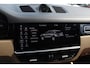 Porsche Cayenne 3.0 E-Hybrid / Trekhaak / Panoramadak / Camera / Head-up / 21'' / Achterasbesturing / Luchtvering / Sportchrono / Bose / Softclose / Dodehoek / Keyless / DAB / Stuurverwarming / Stoelverwarming