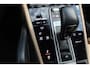 Porsche Cayenne 3.0 E-Hybrid / Trekhaak / Panoramadak / Camera / Head-up / 21'' / Achterasbesturing / Luchtvering / Sportchrono / Bose / Softclose / Dodehoek / Keyless / DAB / Stuurverwarming / Stoelverwarming