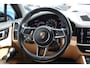 Porsche Cayenne 3.0 E-Hybrid / Trekhaak / Panoramadak / Camera / Head-up / 21'' / Achterasbesturing / Luchtvering / Sportchrono / Bose / Softclose / Dodehoek / Keyless / DAB / Stuurverwarming / Stoelverwarming