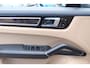 Porsche Cayenne 3.0 E-Hybrid / Trekhaak / Panoramadak / Camera / Head-up / 21'' / Achterasbesturing / Luchtvering / Sportchrono / Bose / Softclose / Dodehoek / Keyless / DAB / Stuurverwarming / Stoelverwarming