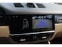 Porsche Cayenne 3.0 E-Hybrid / Trekhaak / Panoramadak / Camera / Head-up / 21'' / Achterasbesturing / Luchtvering / Sportchrono / Bose / Softclose / Dodehoek / Keyless / DAB / Stuurverwarming / Stoelverwarming