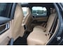 Porsche Cayenne 3.0 E-Hybrid / Trekhaak / Panoramadak / Camera / Head-up / 21'' / Achterasbesturing / Luchtvering / Sportchrono / Bose / Softclose / Dodehoek / Keyless / DAB / Stuurverwarming / Stoelverwarming