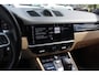 Porsche Cayenne 3.0 E-Hybrid / Trekhaak / Panoramadak / Camera / Head-up / 21'' / Achterasbesturing / Luchtvering / Sportchrono / Bose / Softclose / Dodehoek / Keyless / DAB / Stuurverwarming / Stoelverwarming