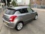 Suzuki Swift 1.2 Select Smart Hybrid // Slechts 19.000 KM // 1e eigenaar door ons nieuw geleverd en ondeerhouden // Rijklaarprijs!