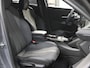 Peugeot e-2008 EV 156PK GT Avantage 54 kWh | 1ste eigenaar | ACCU 98% | AppleCarPlay/AndroidAuto | Climate Control | Adaptive Cruise Control | 360'Camera | FULL LED | Navigatie | LMV | Parkeersensoren | Privacy Glass | Isofix | Two-Tone | Sfeerverlichting |