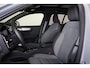 Volvo XC40 T5 Recharge Plus Dark - Panorama/schuifdak - IntelliSafe Assist - Harman/Kardon audio - Parkeercamera achter - Verwarmde voorstoelen & stuur - Parkeersensoren voor & achter - Elektr. bedienb. voorstoelen met geheugen links - Draadloze tel. lader - Extra getint glas - 19' LMV